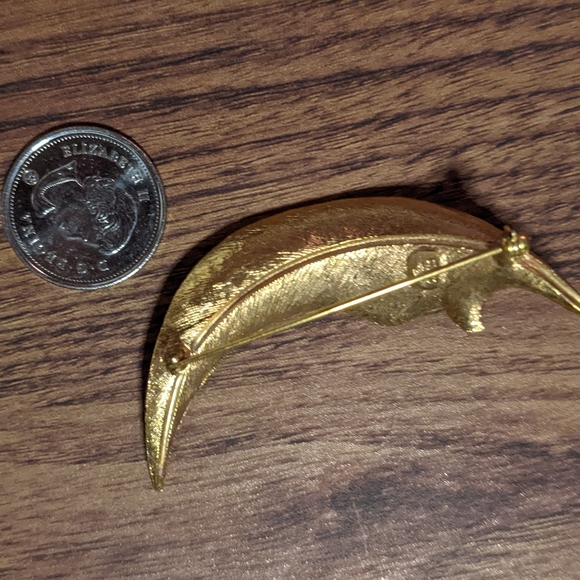 2/$20 vintage feather brooch - Picture 3 of 4